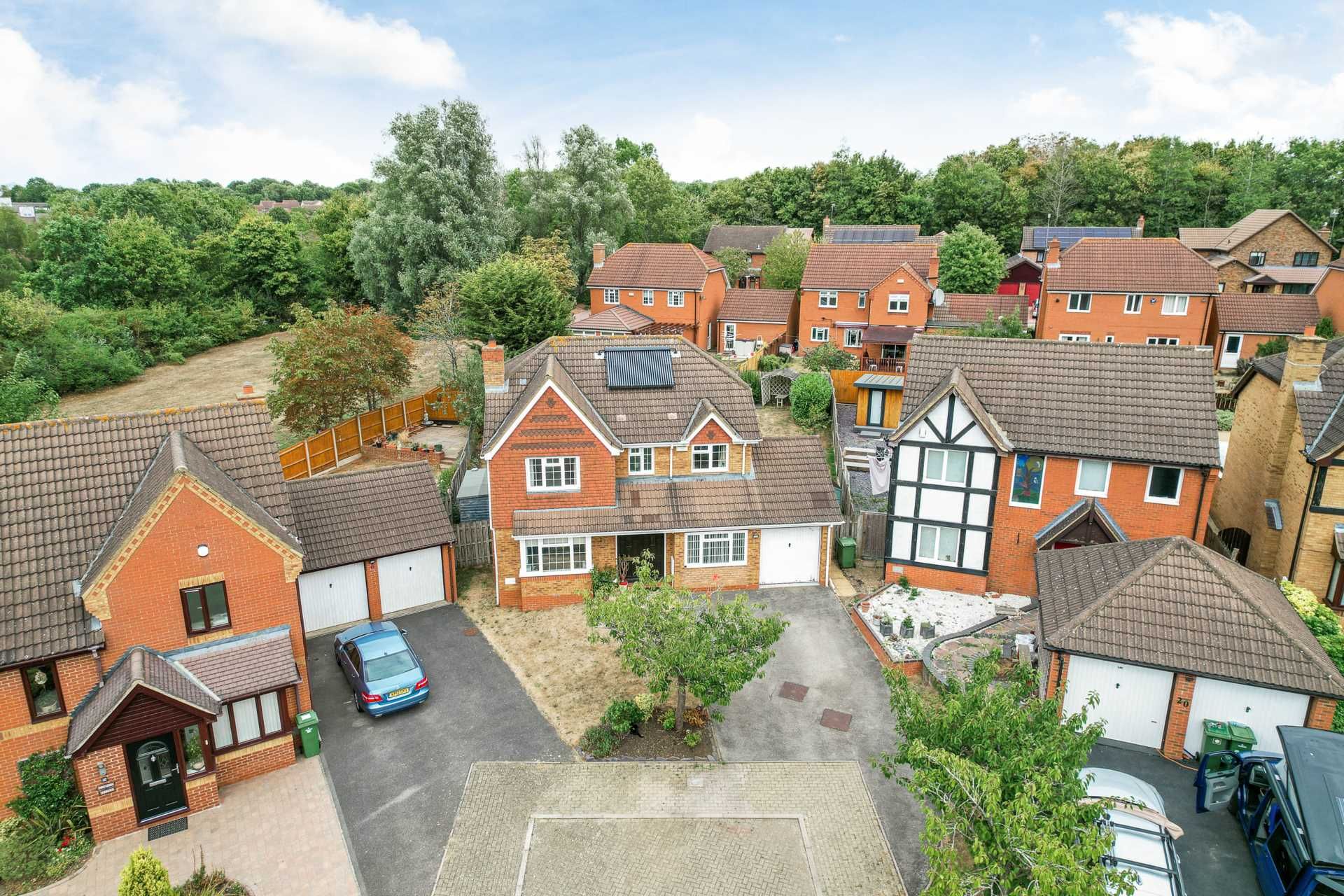 4 bed detached house for sale in Walkhampton Ave, Bradwell Common MK13