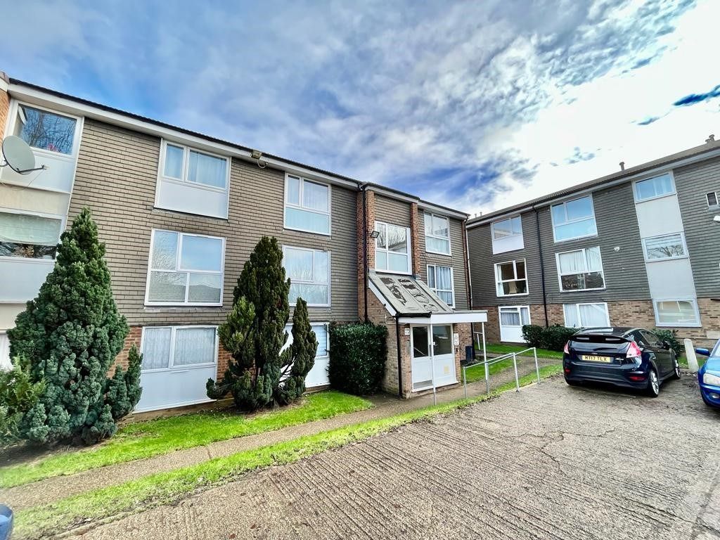 2 bed flat for sale in Cuffley Court, Hemel Hempstead, Hertfordshire