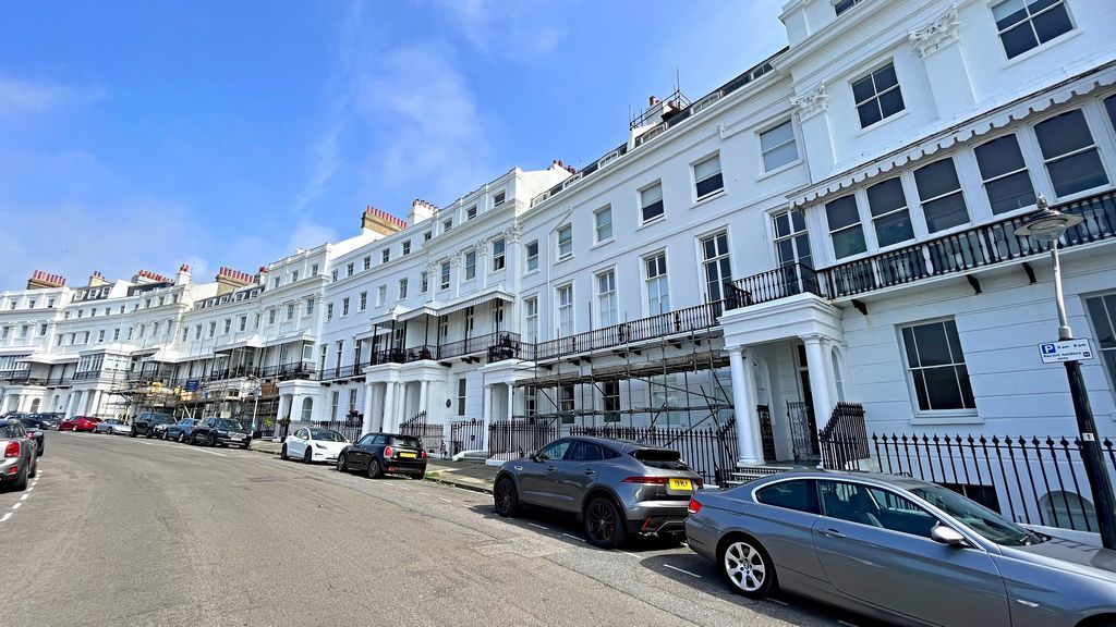 2 bed flat to rent in Lewes Crescent, Brighton, East Sussex BN2 Zoopla