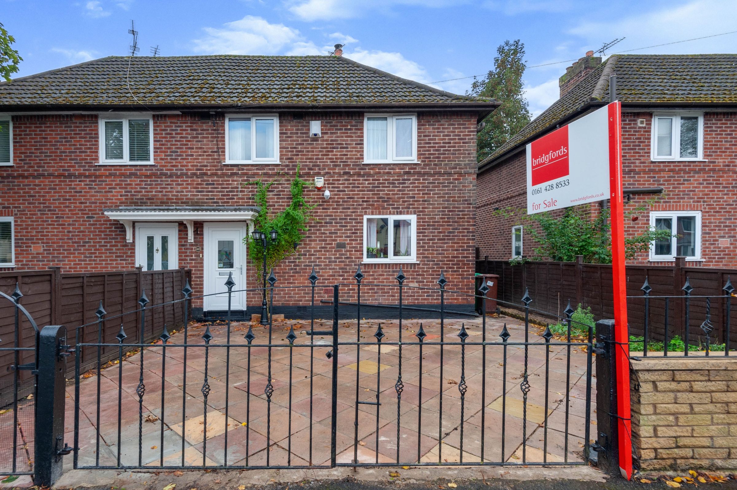 3 bed semidetached house for sale in Crossacres Road, Manchester
