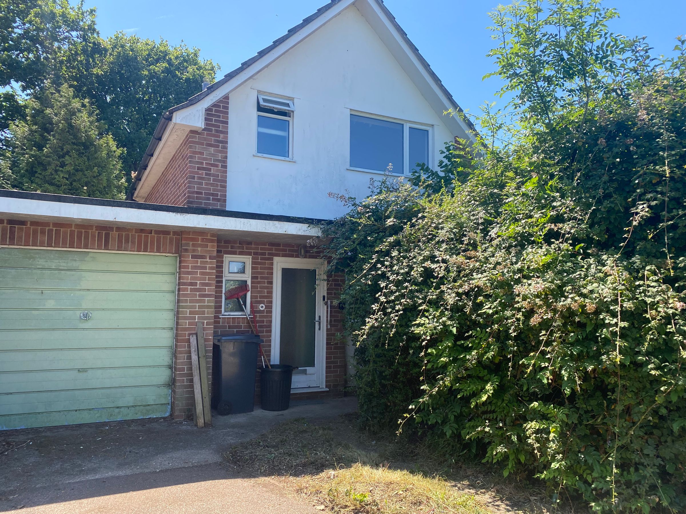 3 bed linkdetached house for sale in 4 River View Close, Colyton EX24