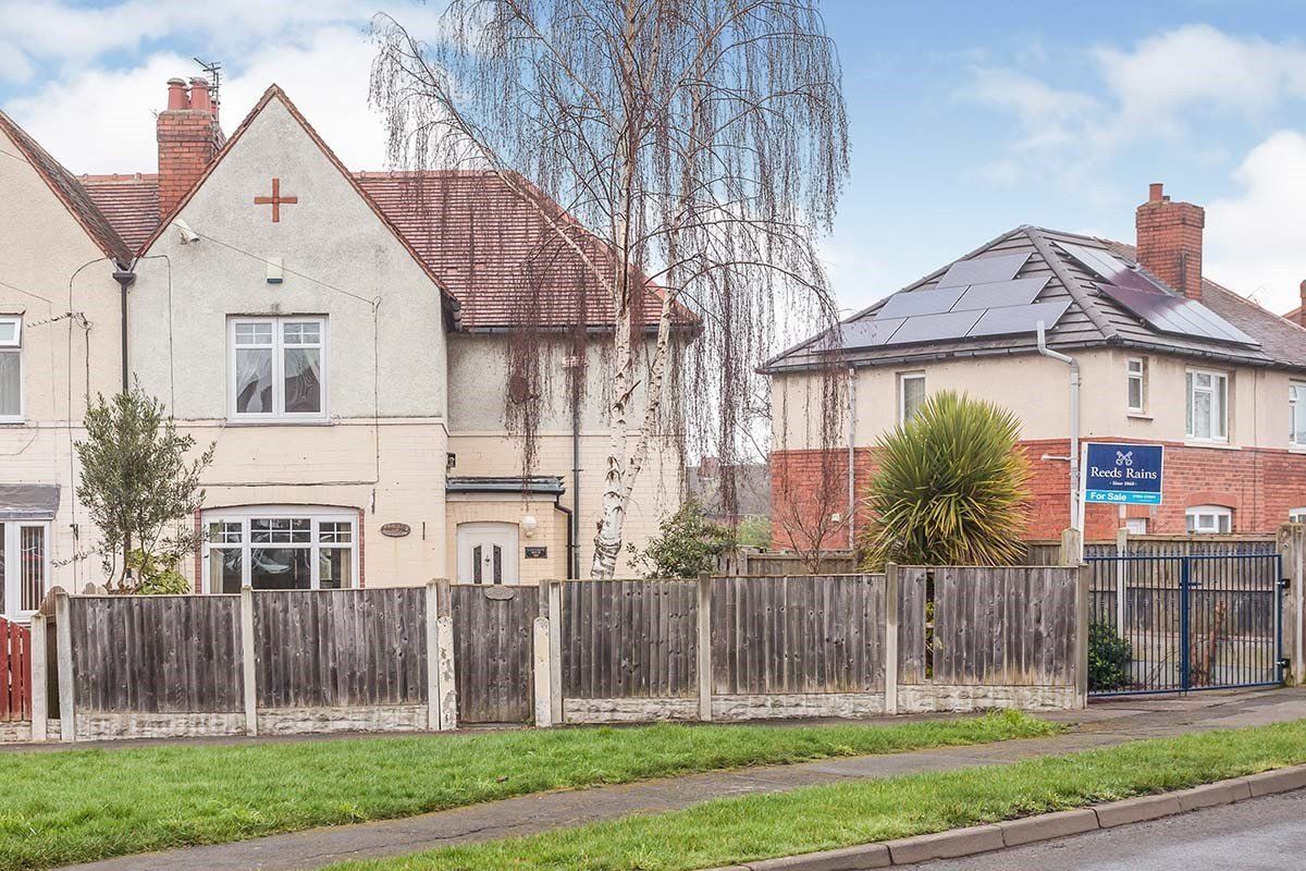 3 bed semidetached house for sale in Queen Elizabeth Road, Wakefield