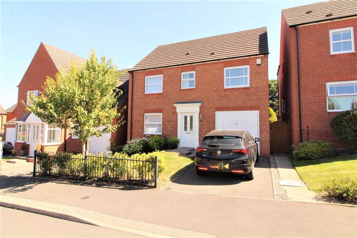 4 bed detached house for sale in Crabtree Close, Lanesfield