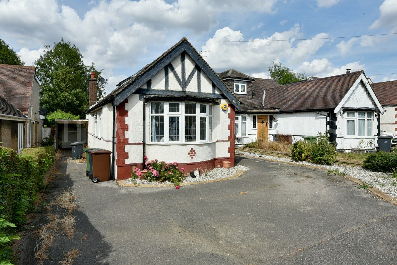 4 bed semidetached bungalow for sale in Ladbrooke Drive, Potters Bar
