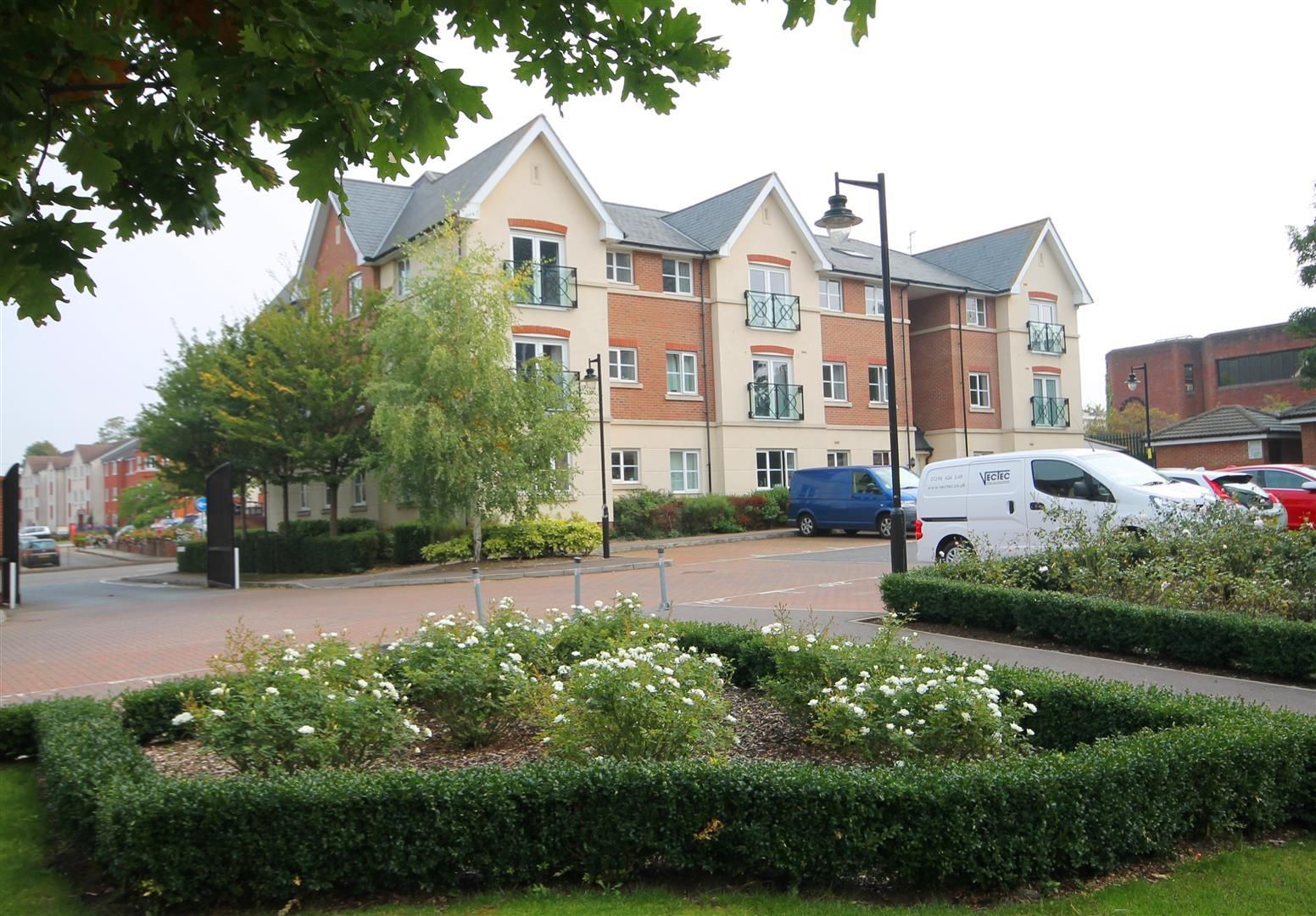2 bed flat to rent in Viridian Square, Walk Of Station, Aylesbury HP21
