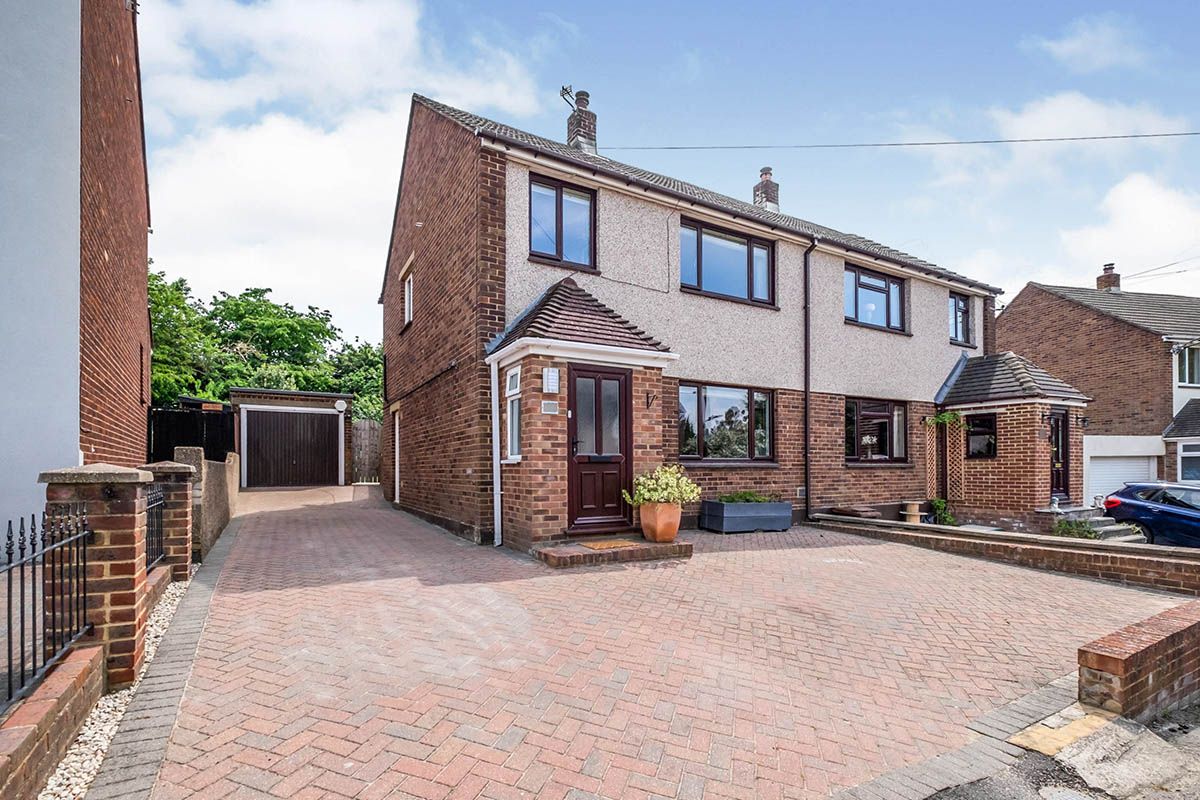3 bed semidetached house for sale in Castle Street, Upnor, Rochester