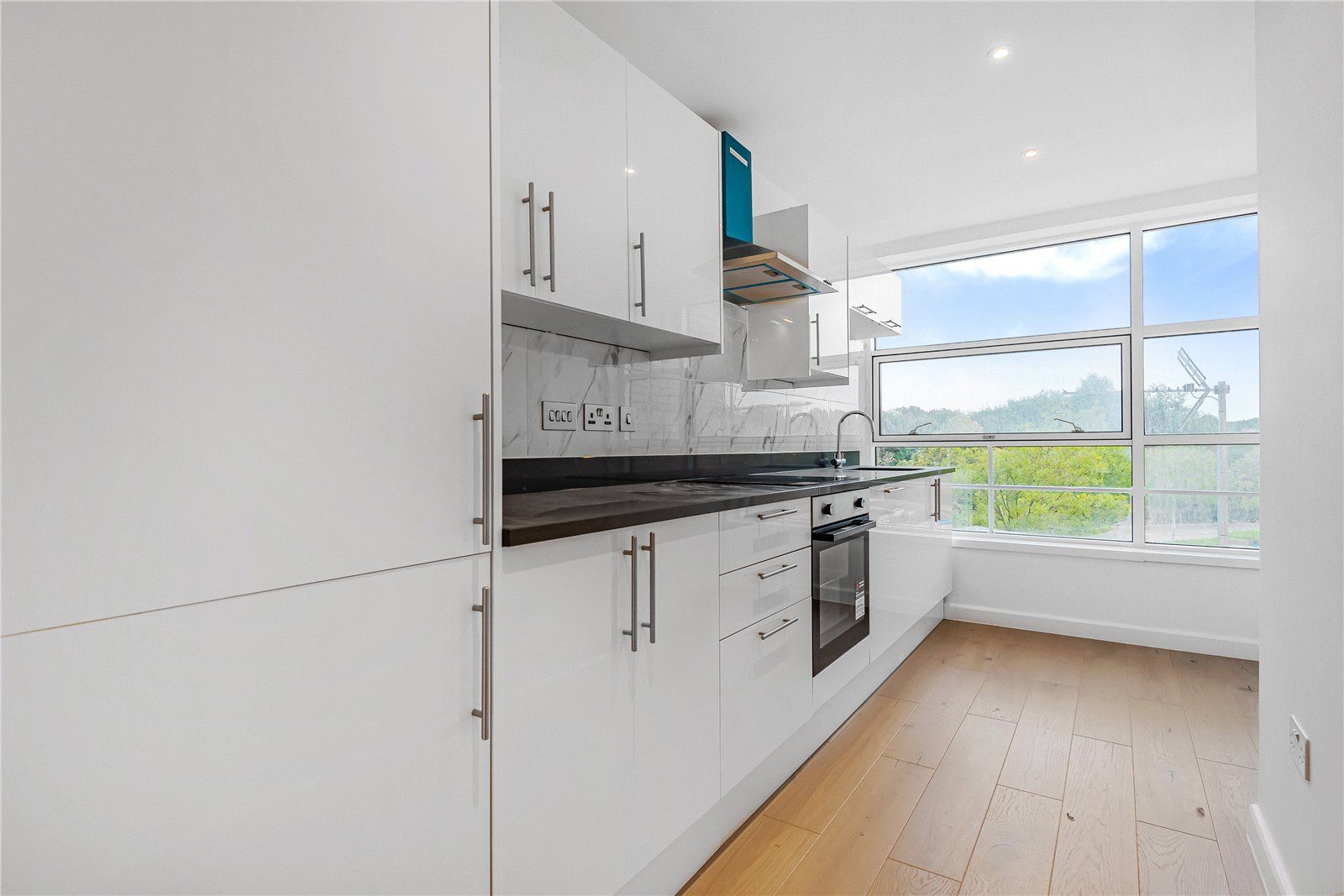 1 bed flat to rent in The Boulevard, Cain Road, Bracknell, Berkshire