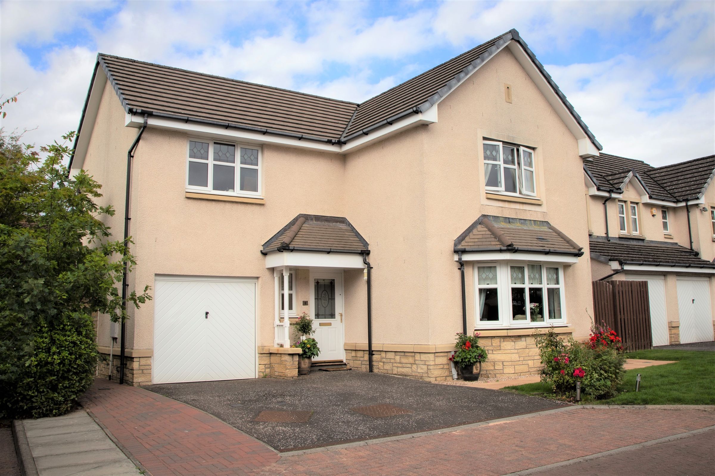 4 bed detached house for sale in Fulmar Crescent, Larbert FK5 Zoopla