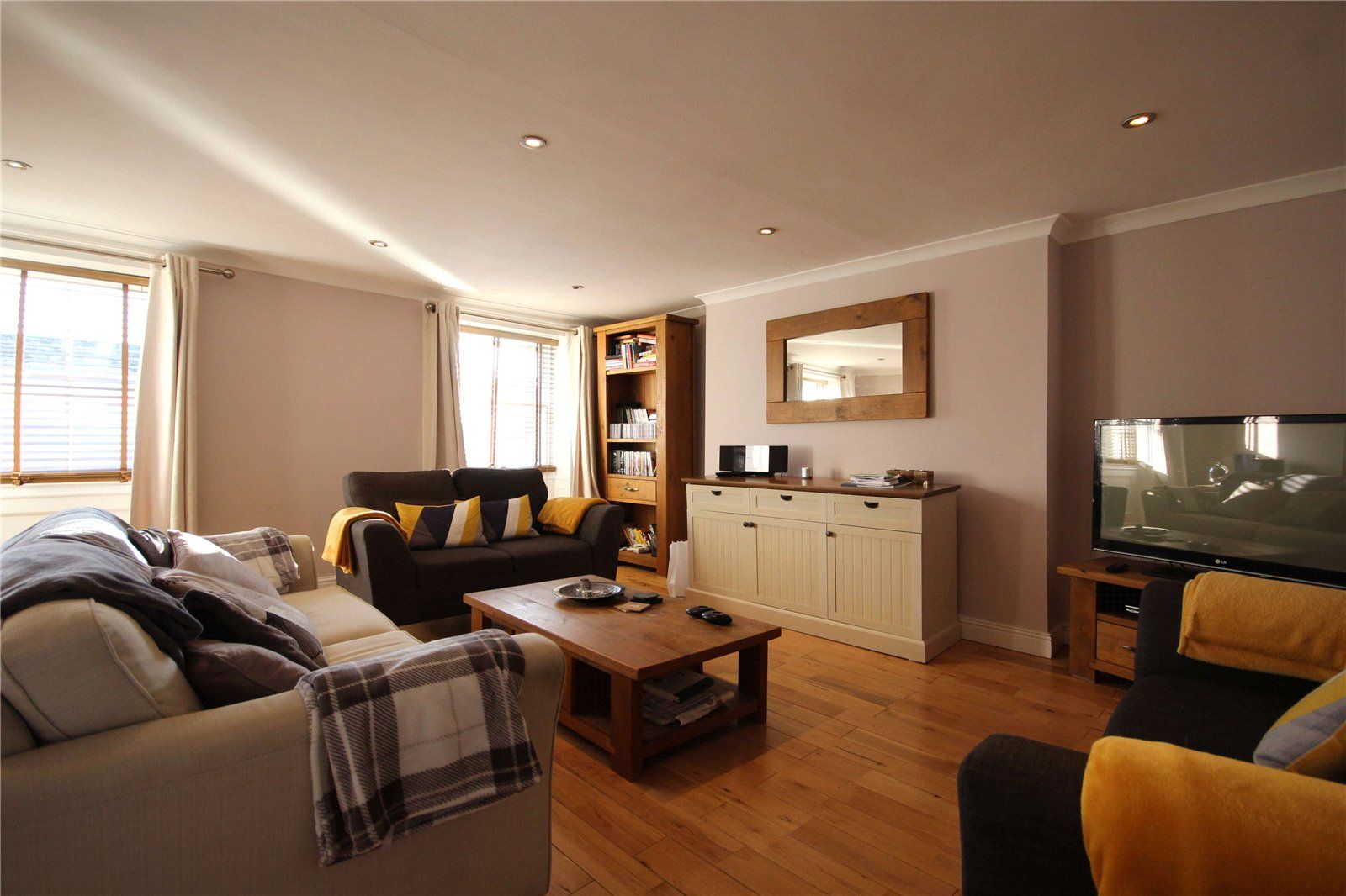2 bed flat to rent in Cambray Place, Cheltenham, Gloucestershire GL50