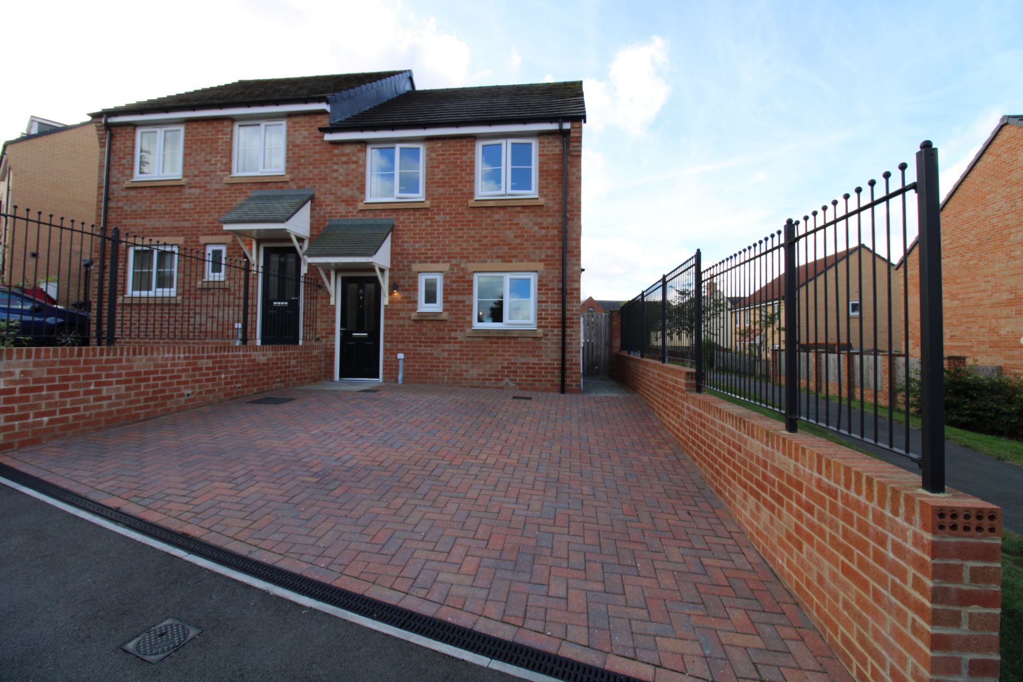 3 bed semidetached house for sale in Front Street Industrial Estate