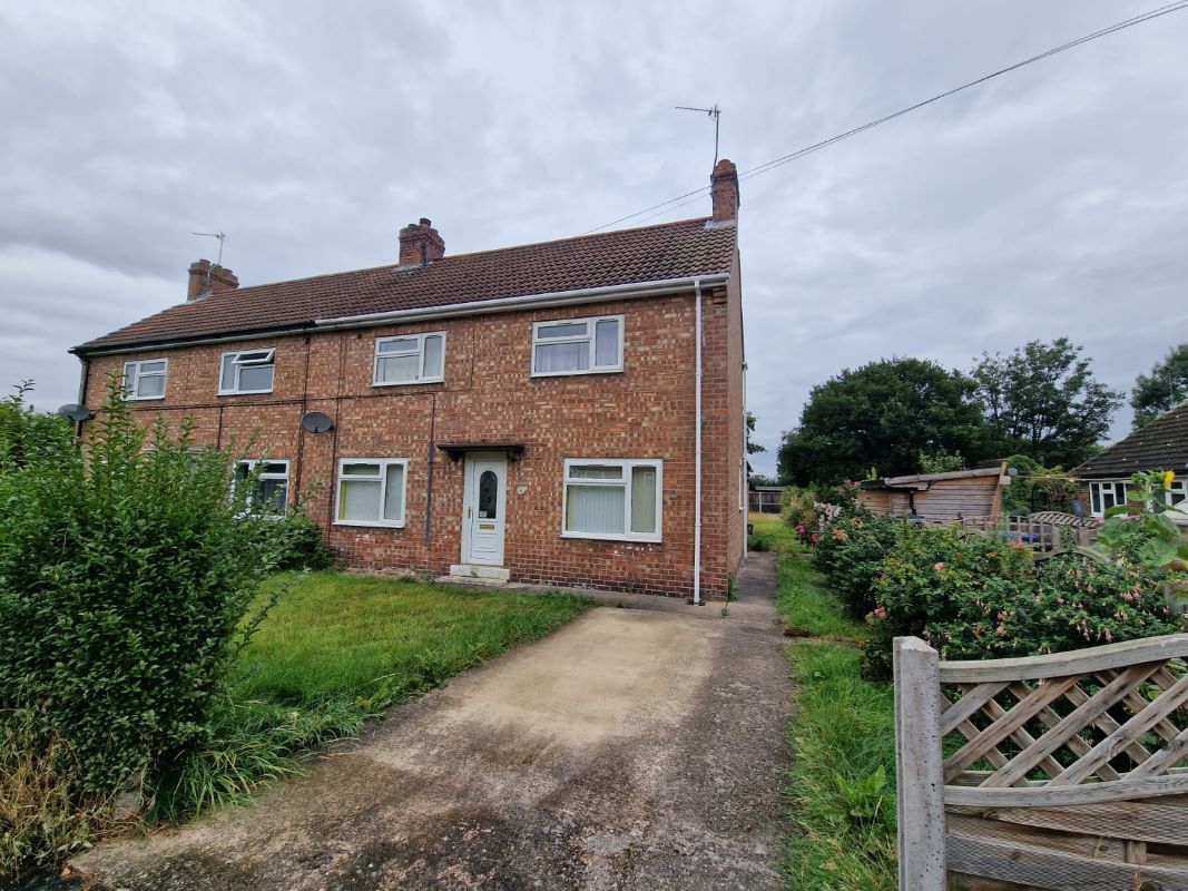3 bed semidetached house for sale in 18 Church Close Laxton, Goole