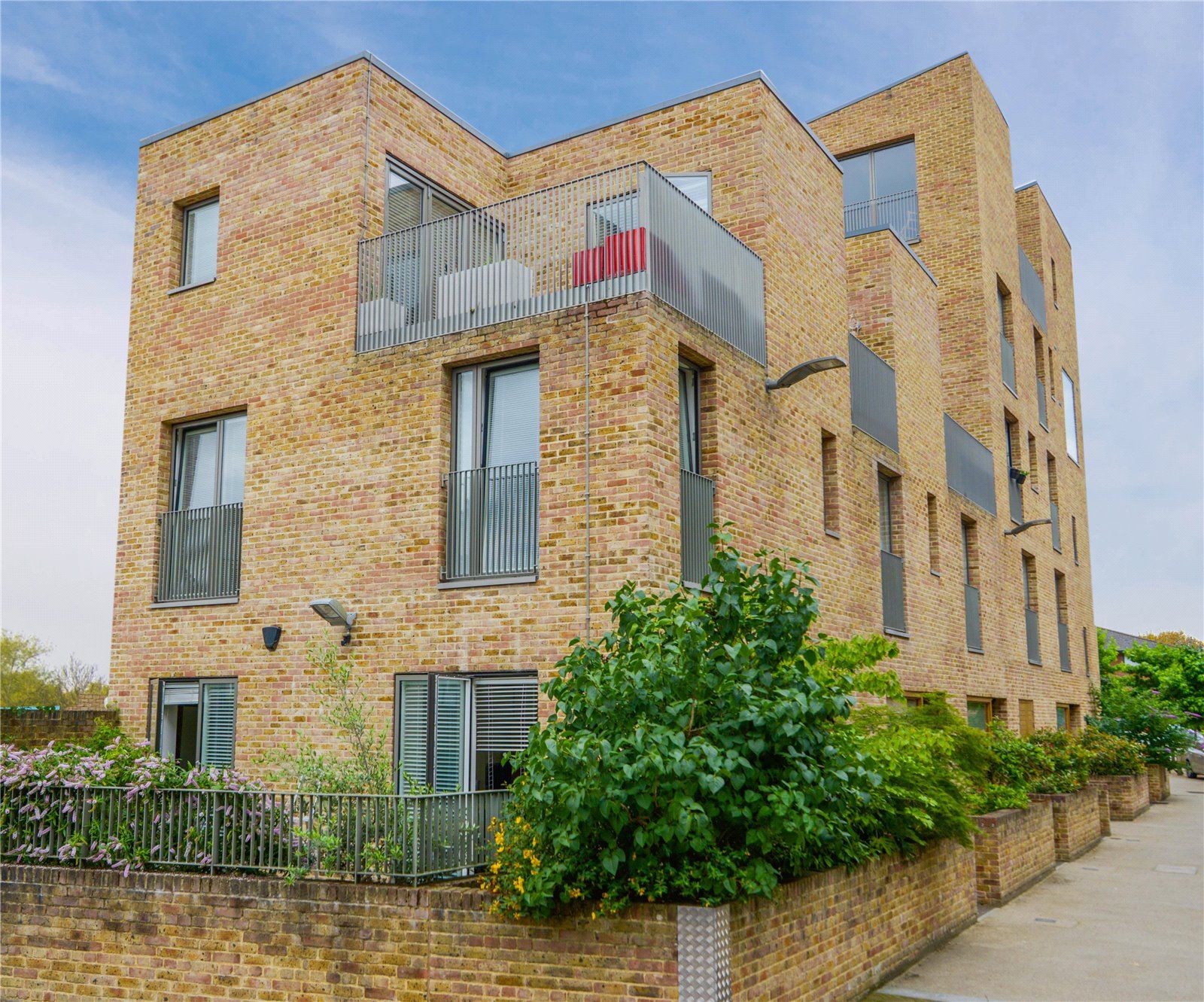 3 bed detached house for sale in Narrowboat Avenue, Brentford, UK TW8 Zoopla