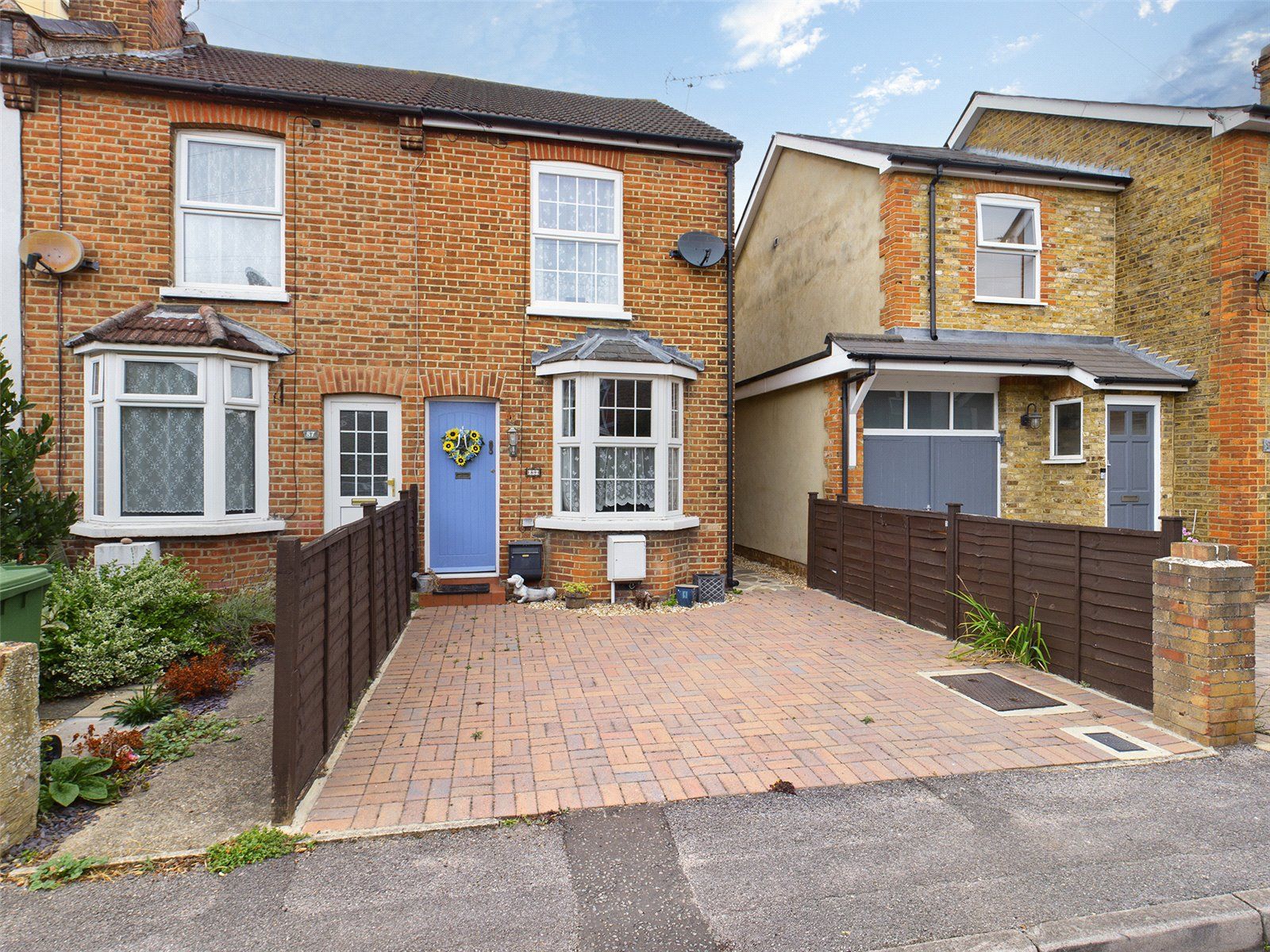 2 bed end terrace house for sale in Edgell Road, StainesUponThames
