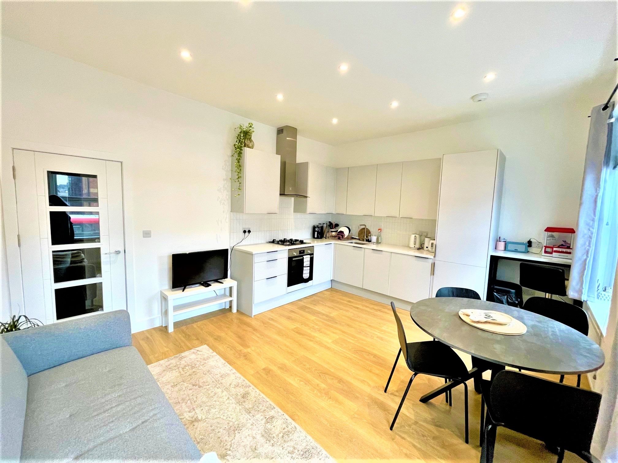 2 bed flat to rent in Mitcham Road, Tooting Broadway, London SW17 Zoopla