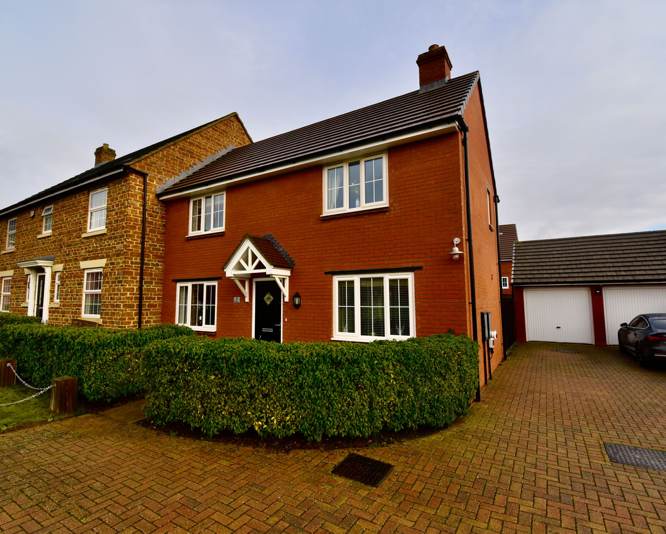 3 bed semidetached house for sale in Highfield, Froxhill Crescent
