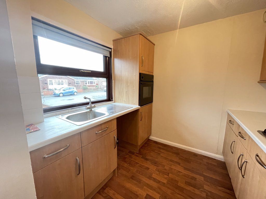 2 bed bungalow to rent in Chesterton Grove, Stanground, Peterborough