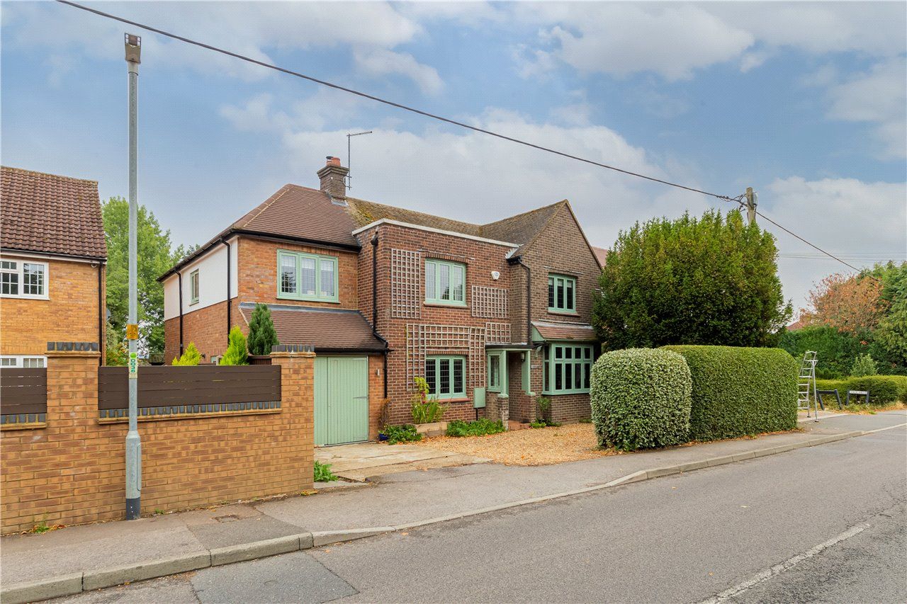 5 bed detached house for sale in Common Road, Kensworth, Bedfordshire