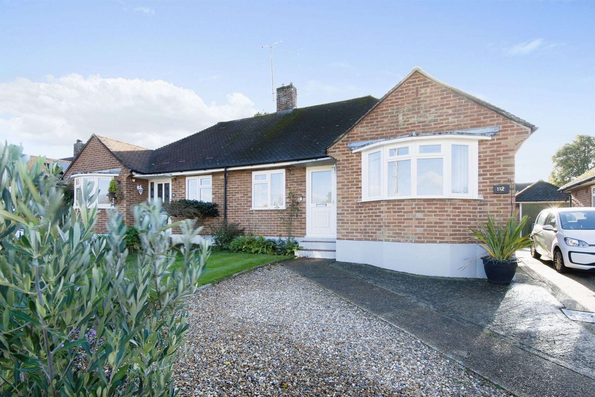 2 bed semidetached bungalow for sale in Cootes Avenue, Horsham RH12