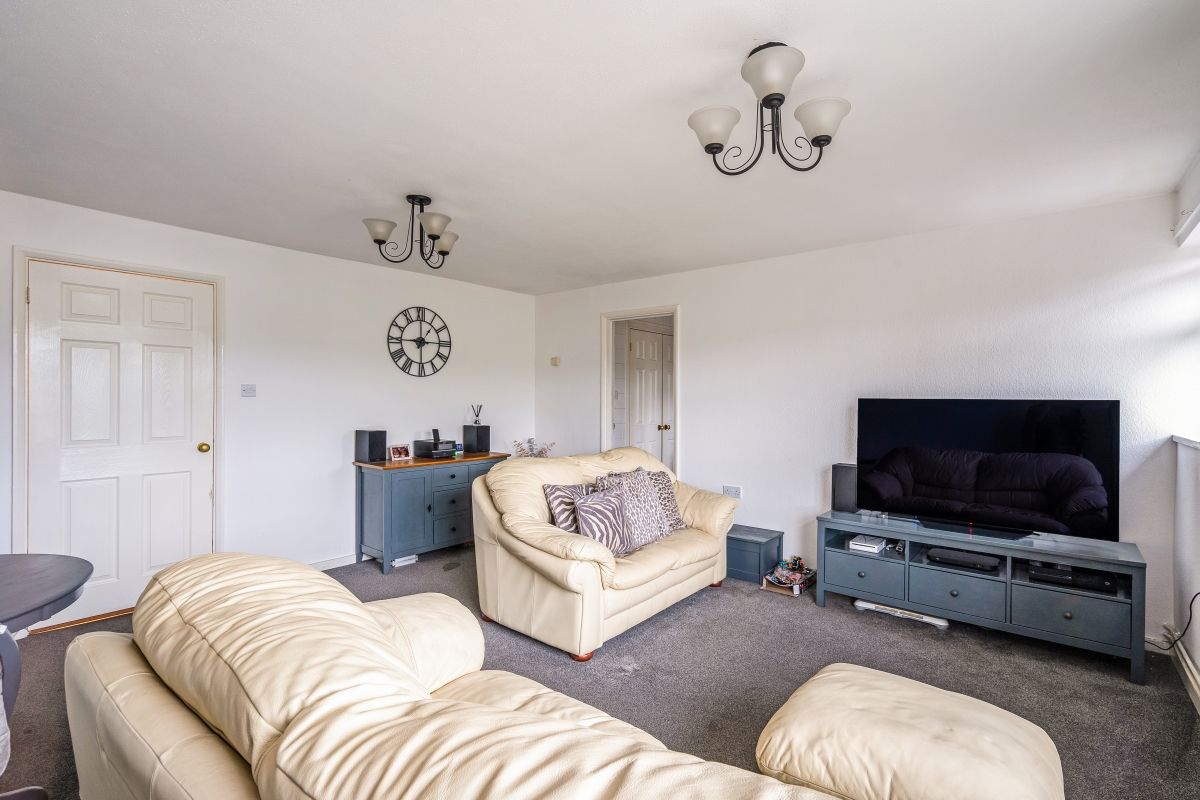 2 bed flat to rent in Edgeworth Close, Whyteleafe CR3 Zoopla