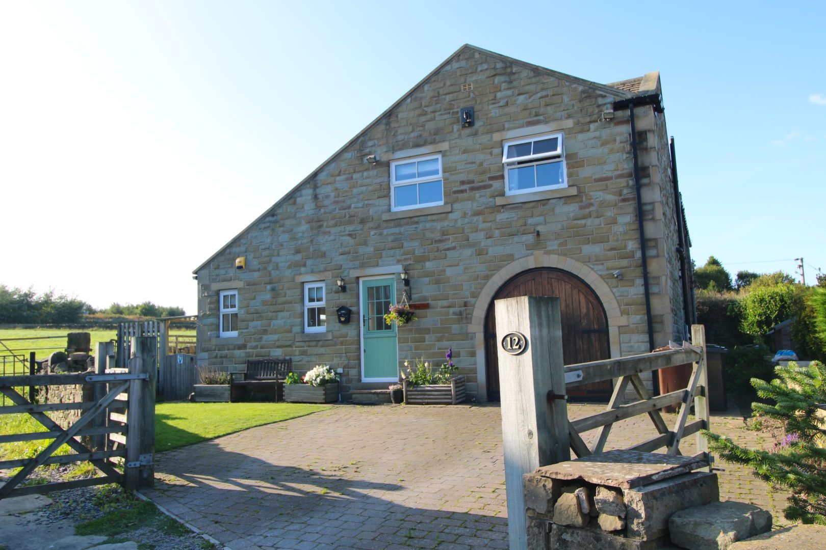 Farmhouse Court, Crosland Hill, Huddersfield HD4