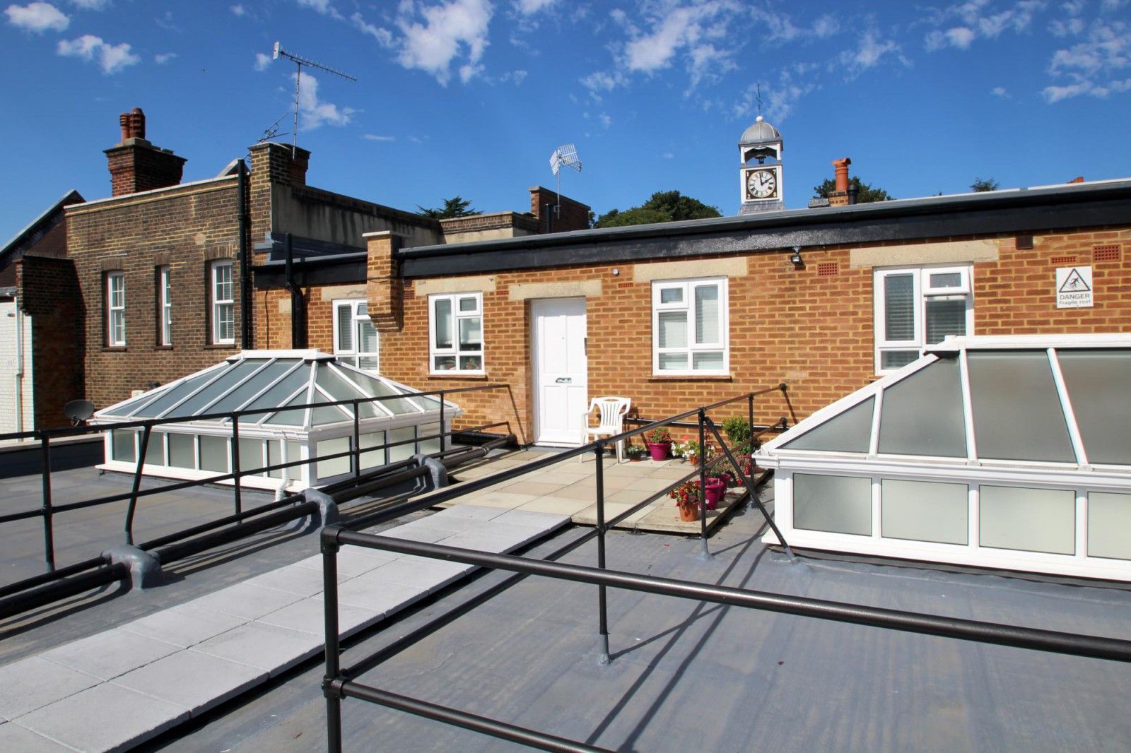 Room to rent in High Street, Reigate RH2 Zoopla