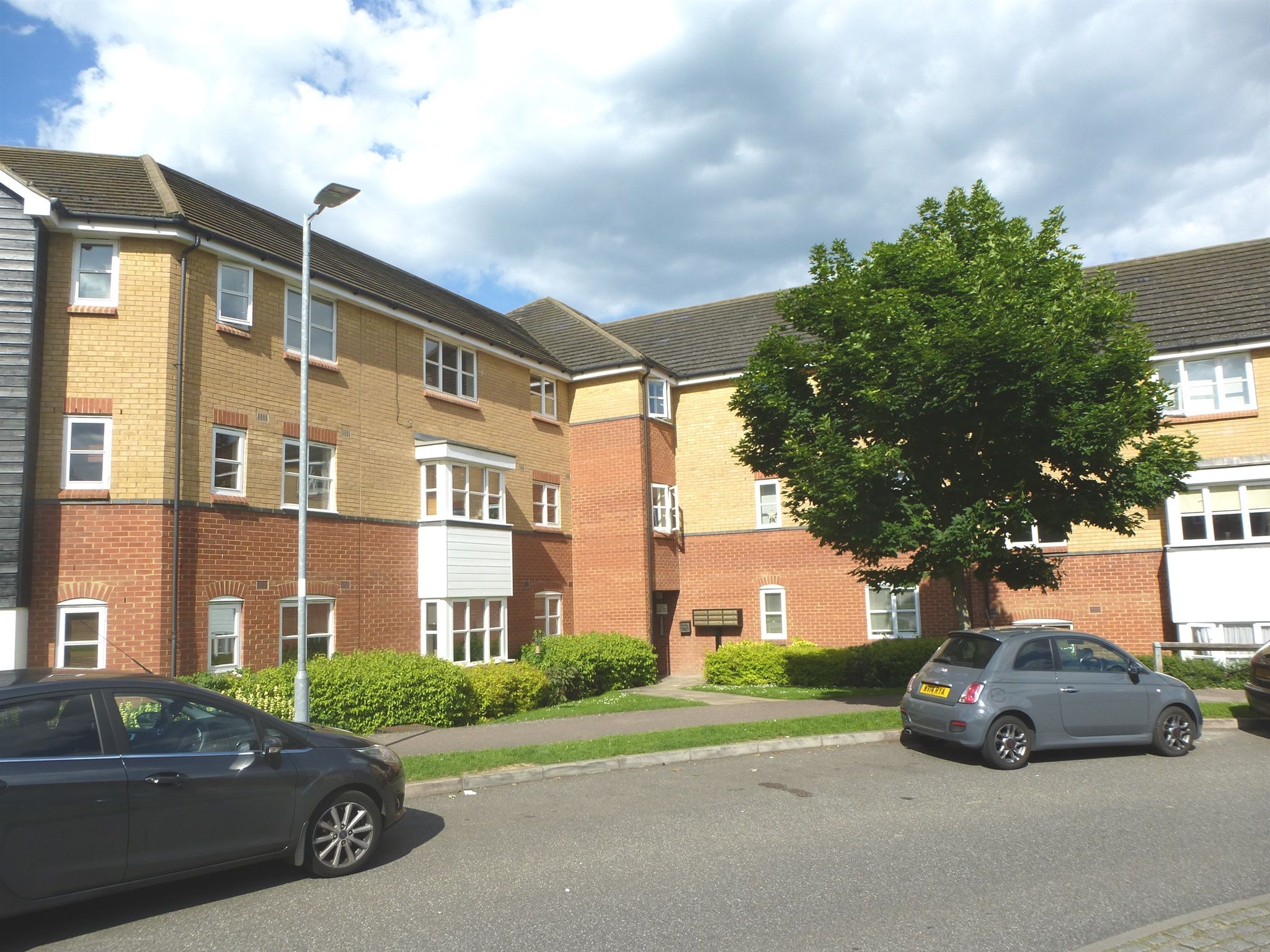 2 bed flat for sale in Plomer Avenue, Hoddesdon EN11 Zoopla