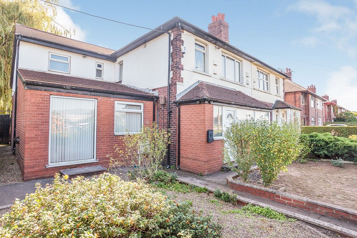 4 bed semidetached house to rent in Denby Dale Road East, Durkar