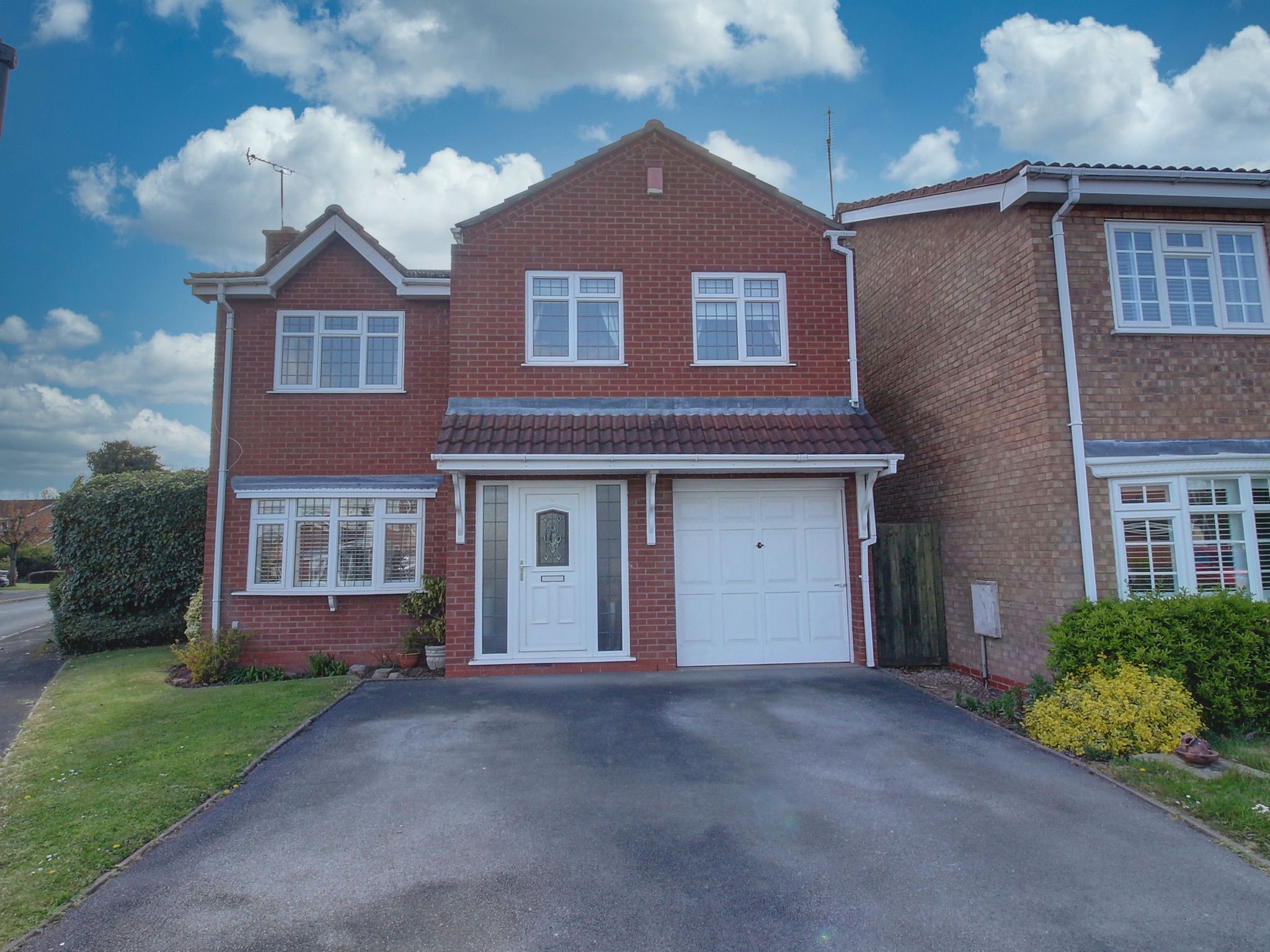 3 bed detached house for sale in Wadebridge Drive, Nuneaton CV11 Zoopla