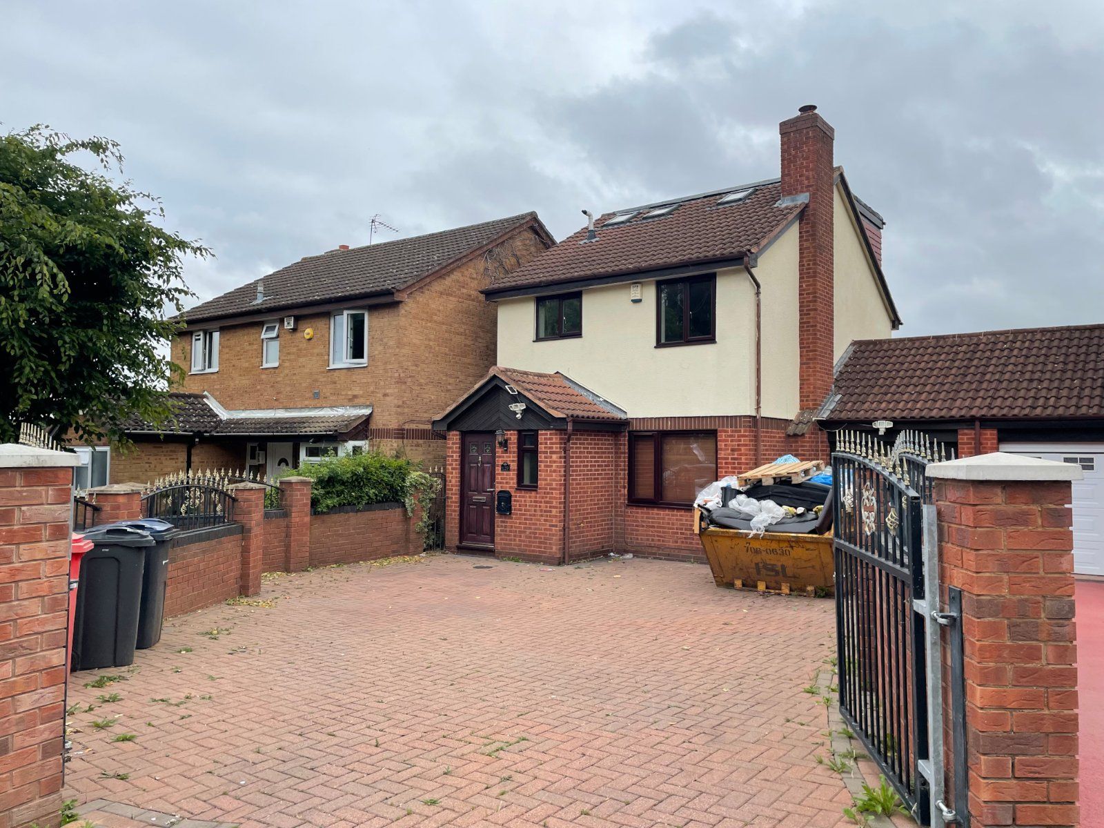 5 bed linkdetached house to rent in Middle Leaford, Birmingham, West