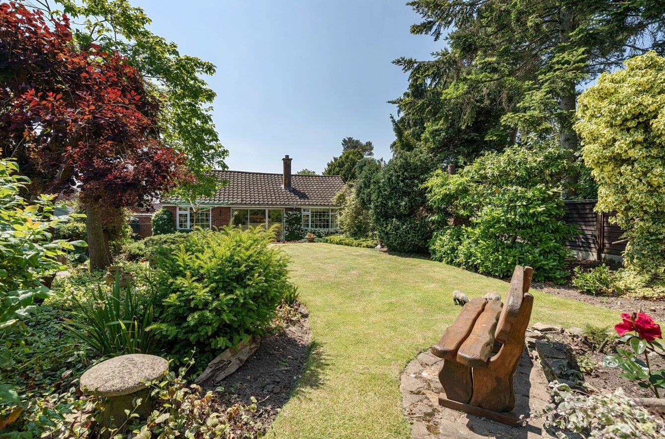 3 bed detached bungalow for sale in Crown Lane, Defford, Worcester WR8