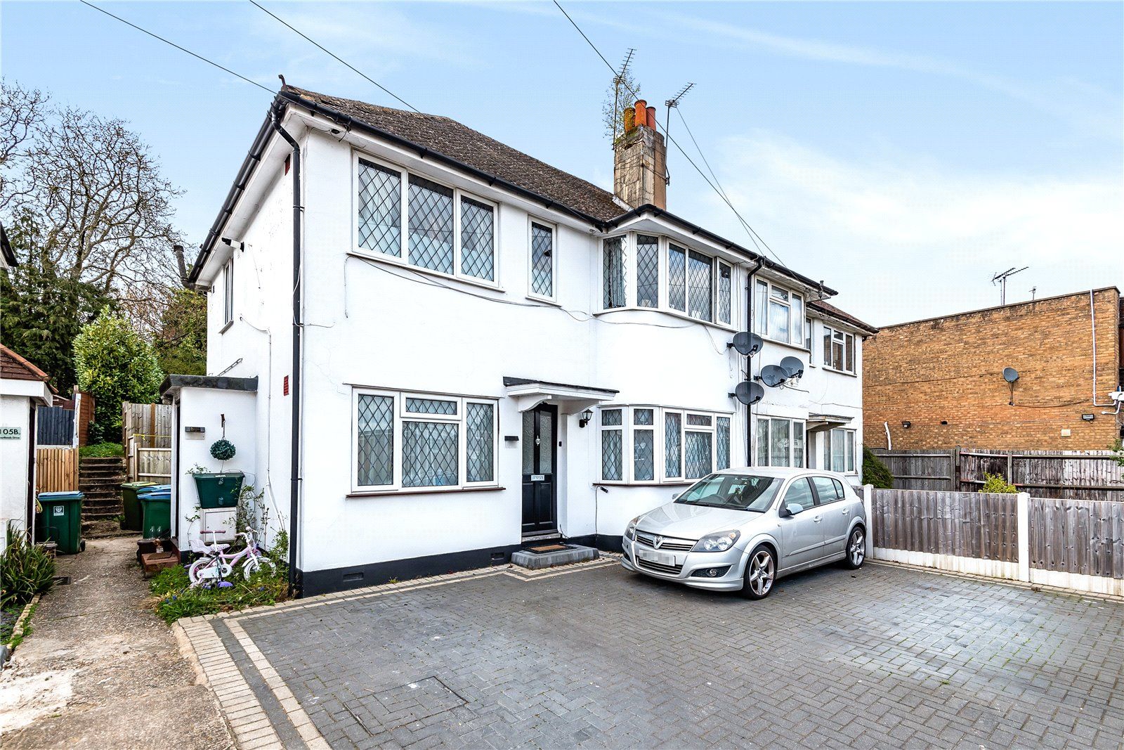 2 bed for sale in Courtlands Drive, Watford, Hertfordshire