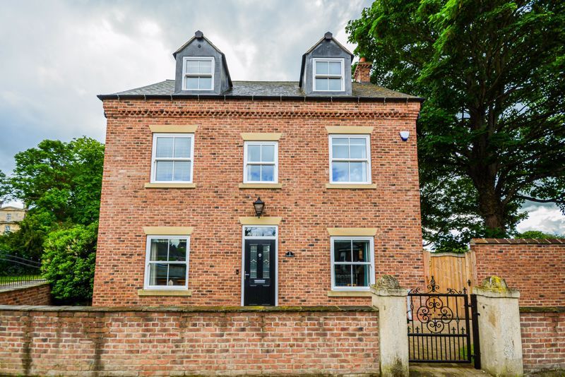 5 bed detached house for sale in 1 Foresters Court, Snaith, Goole DN14