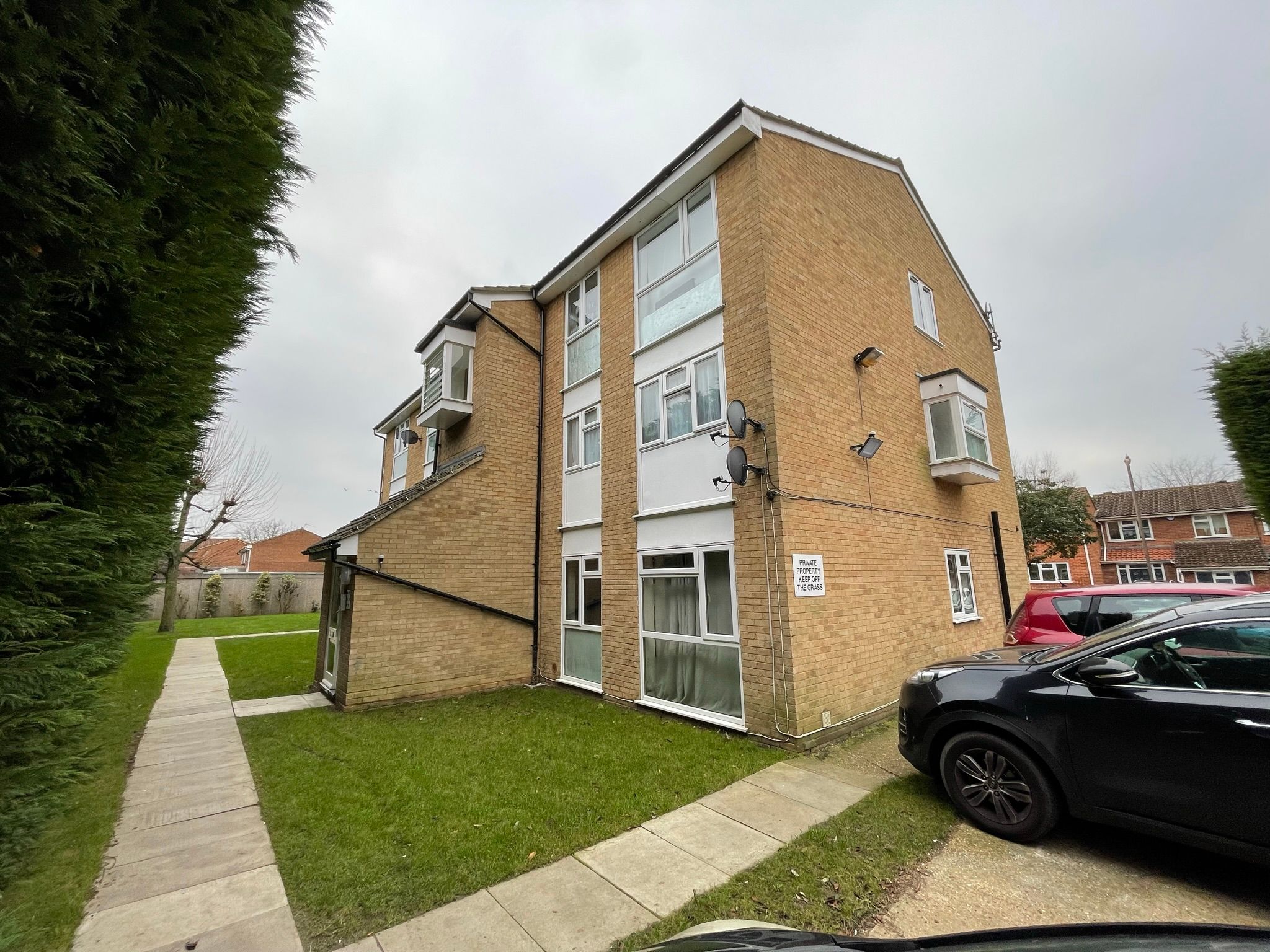 2 bed flat for sale in Trotwood, Chigwell IG7 Zoopla