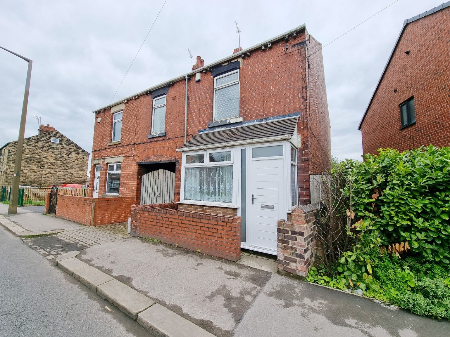 3 bed semidetached house for sale in Station Road, Wombwell, Barnsley