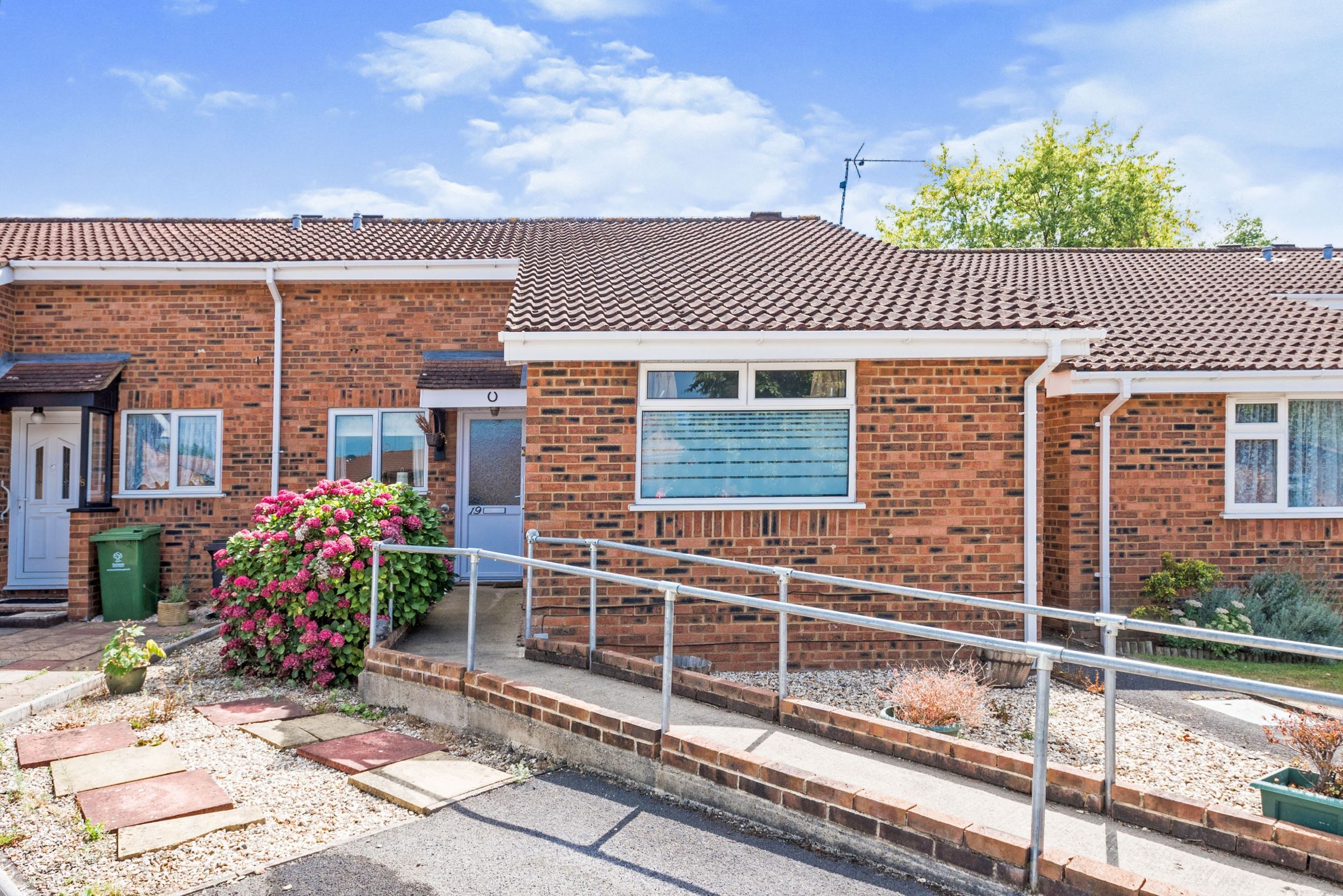 2 bed bungalow for sale in Winstanley Close Freshbrook, Swindon SN5