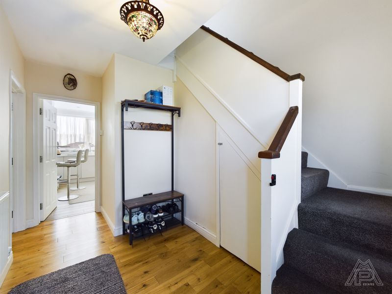 3 bed semidetached house for sale in Foyle Drive, South Ockendon RM15