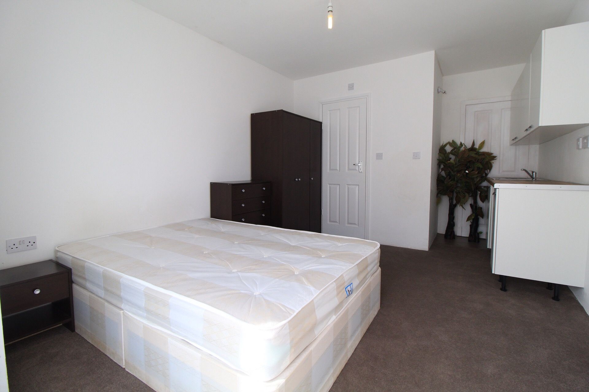 Studio to rent in Thorn Close, Northolt UB5 Zoopla