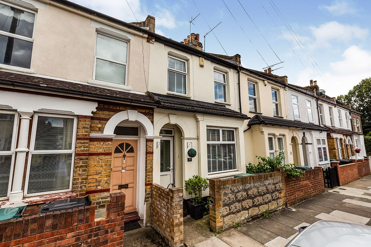 3 bed terraced house to rent in Gordon Road, Northfleet, Gravesend