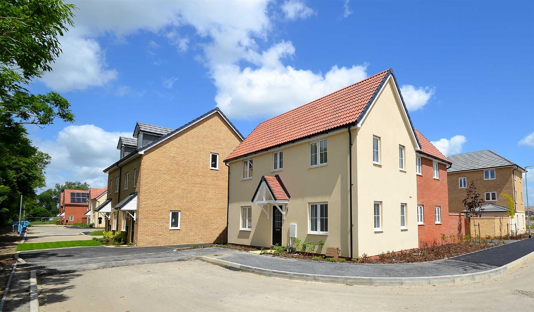 New home, 3 bed detached house for sale in Bedford Road, Houghton Regis