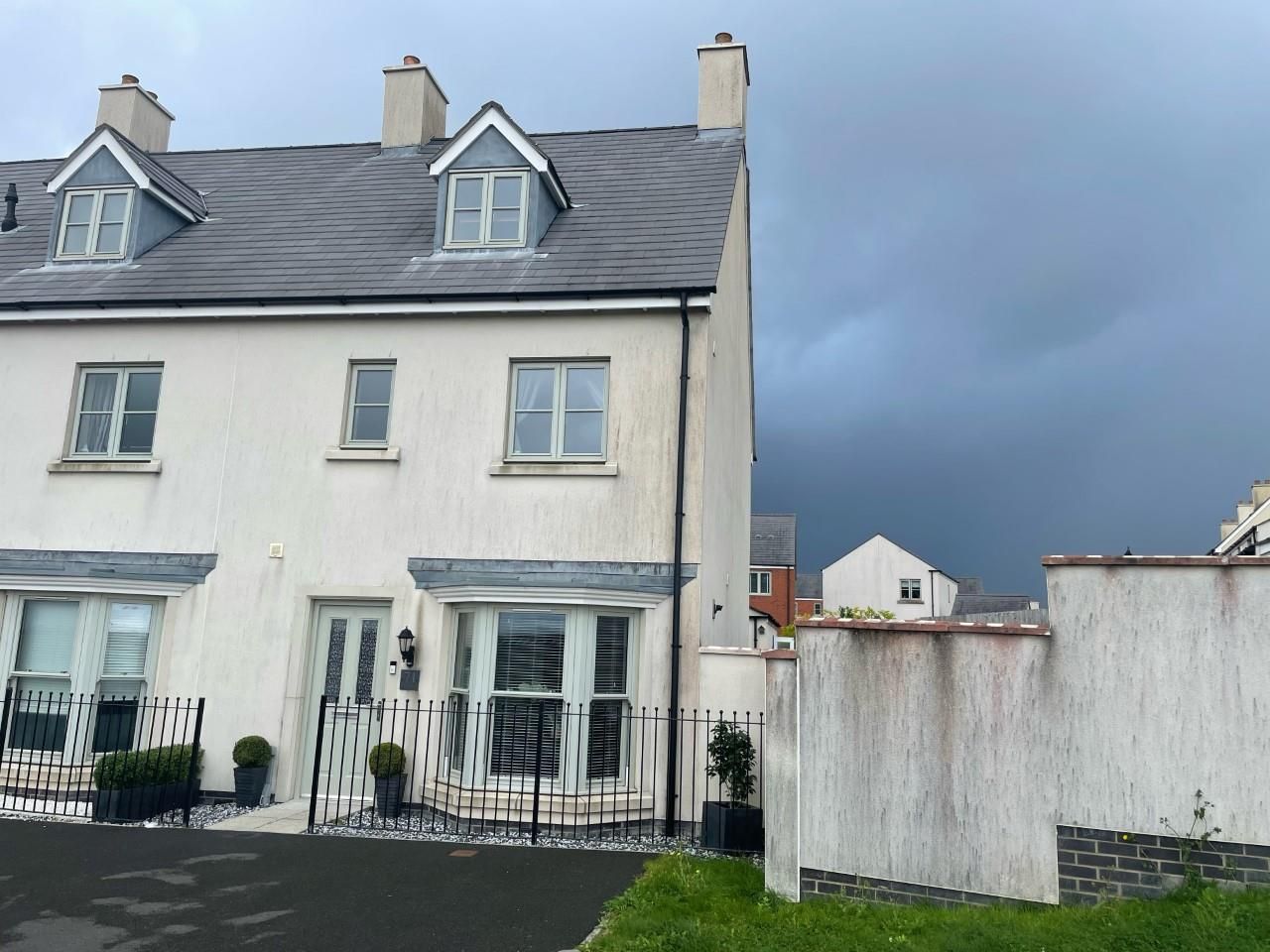 4 bed town house for sale in Lle Crymlyn, Llandarcy, Neath SA10 Zoopla