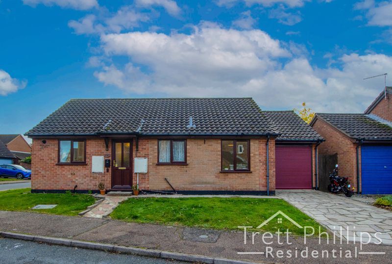 2 bed detached bungalow for sale in Lancaster Gardens, Aylsham, Norwich