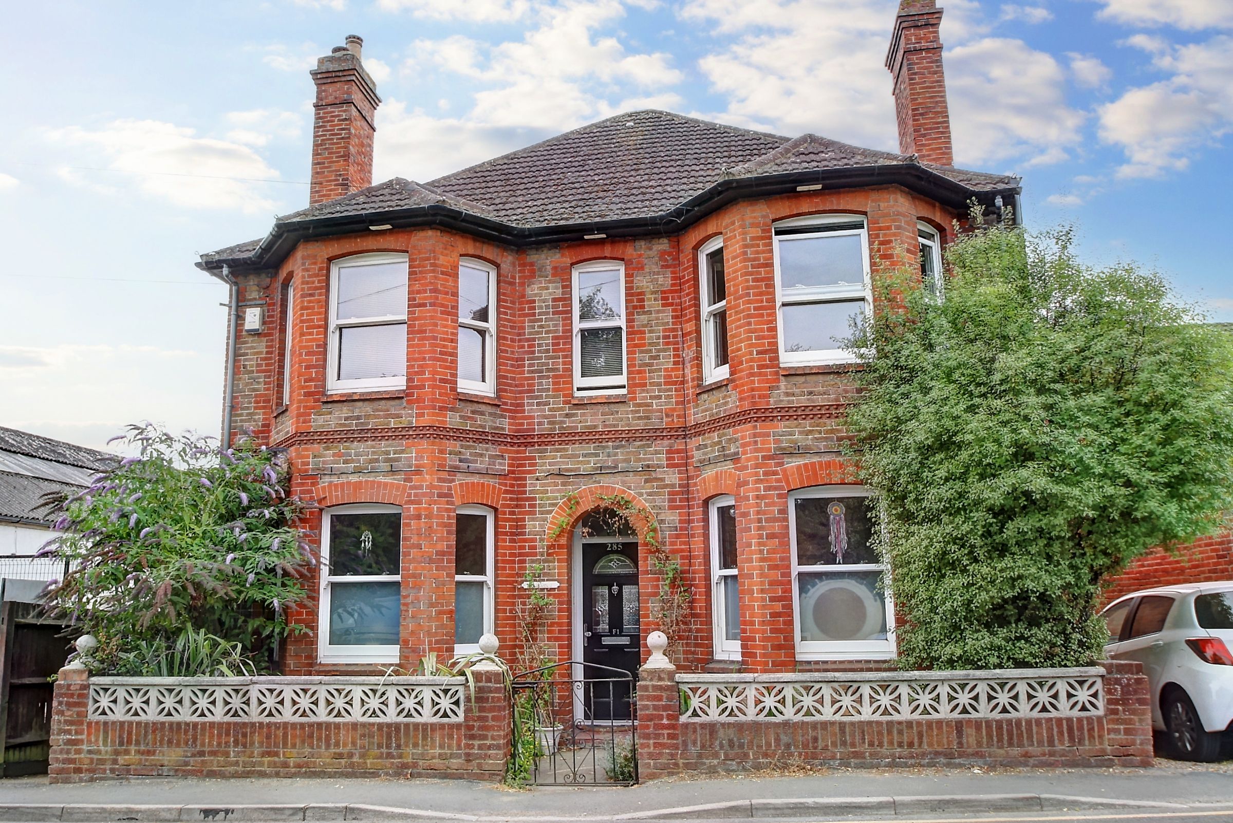 2 bed flat for sale in Stoughton Road, Guildford GU2 Zoopla