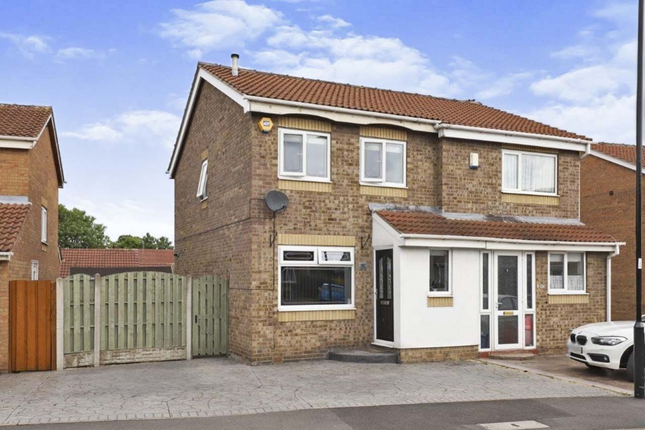 3 bed semidetached house for sale in Rufford Rise, Sothall, Sheffield