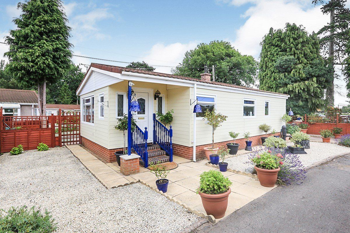 2 bed mobile/park home for sale in Pendeford Hall Mobile Home Park