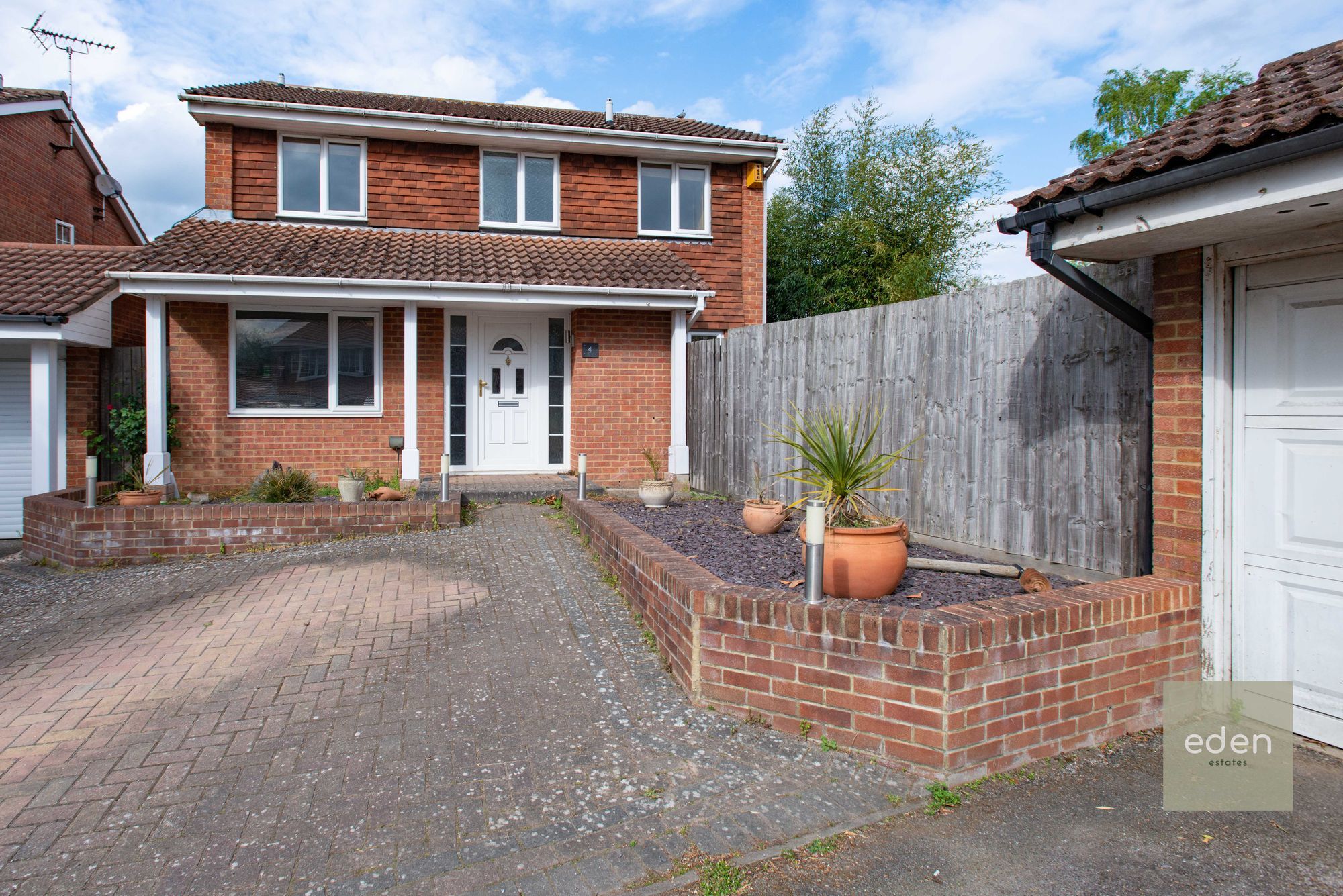 5 bed detached house for sale in Carroll Gardens, Larkfield ME20 Zoopla