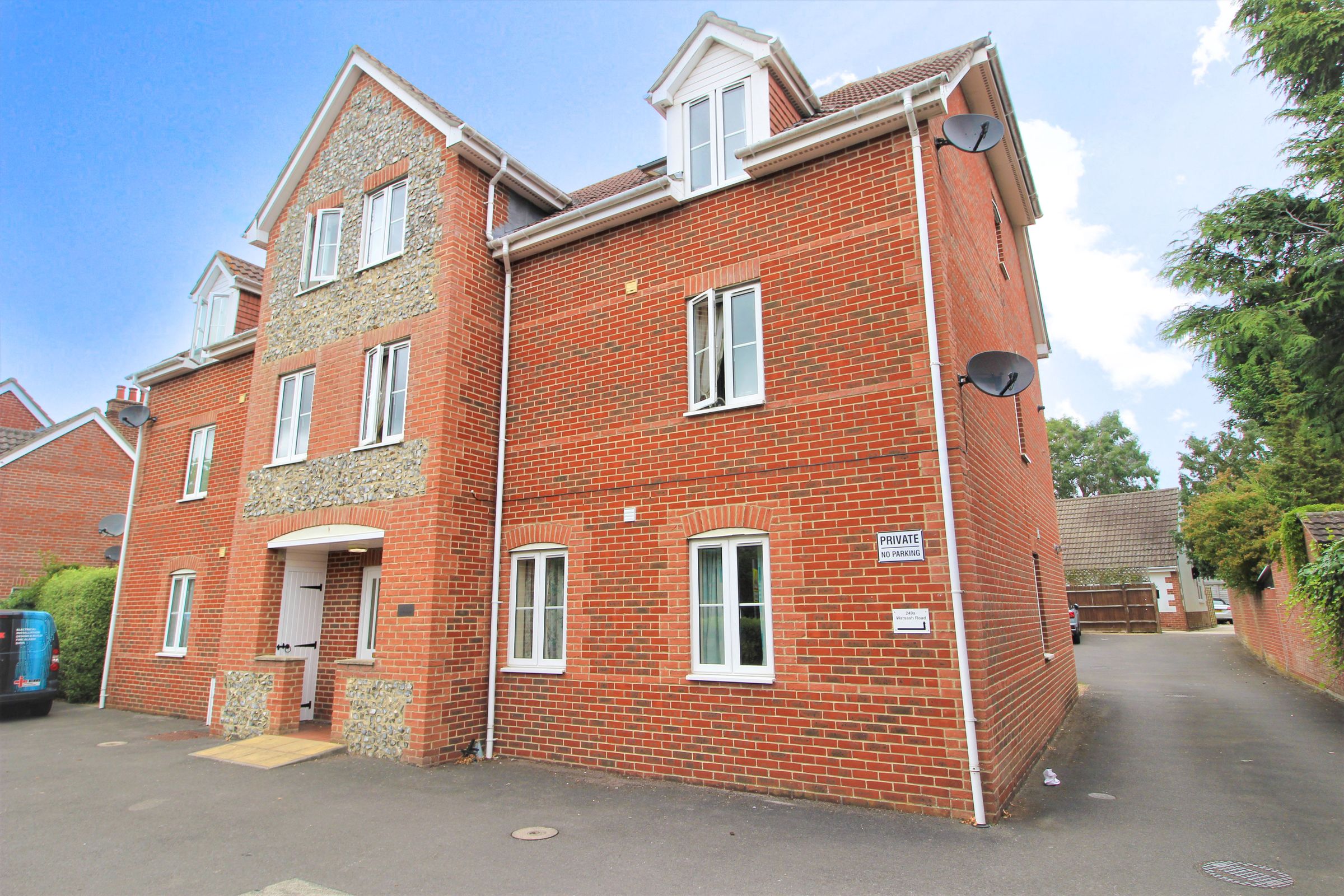 2 bed flat for sale in Tradewinds, Warsash Road, Locks Heath SO31 Zoopla