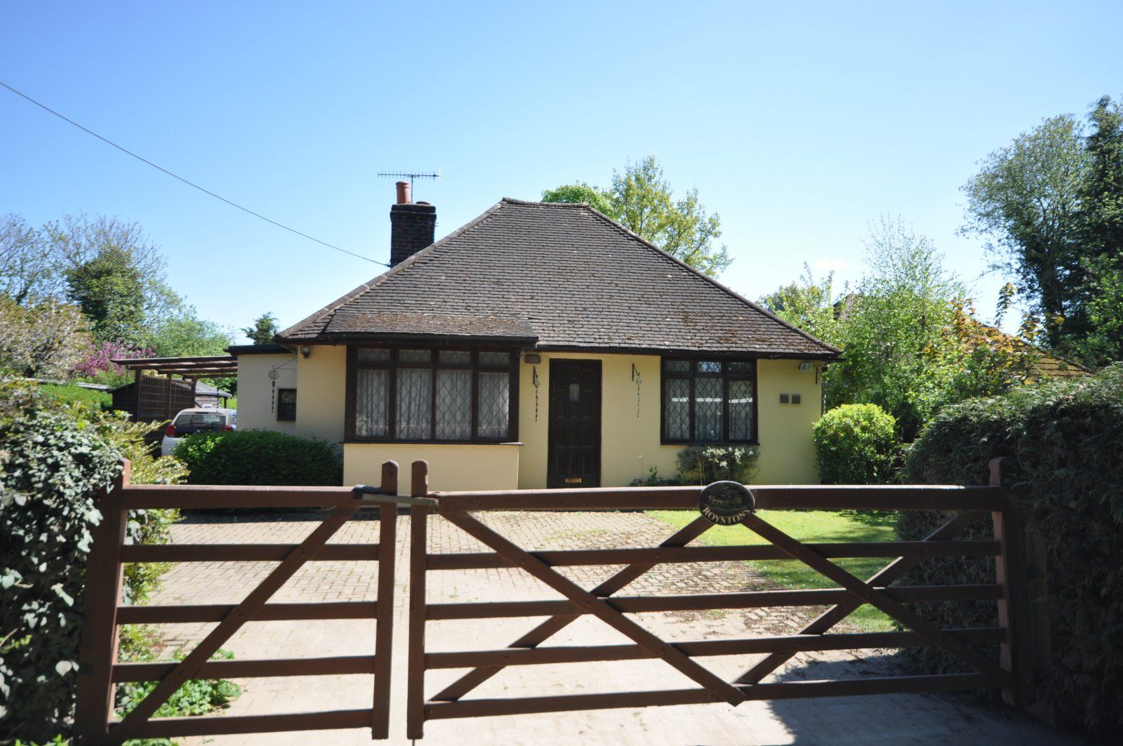 3 bed bungalow for sale in Peeks Brook Lane, Horley RH6 Zoopla