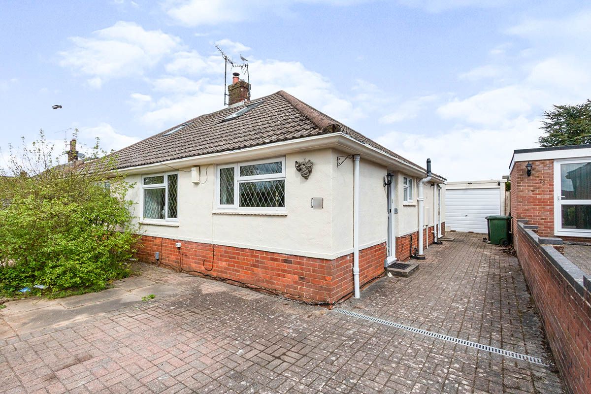 2 bed bungalow for sale in High Drive, Basingstoke, Hampshire RG22 Zoopla