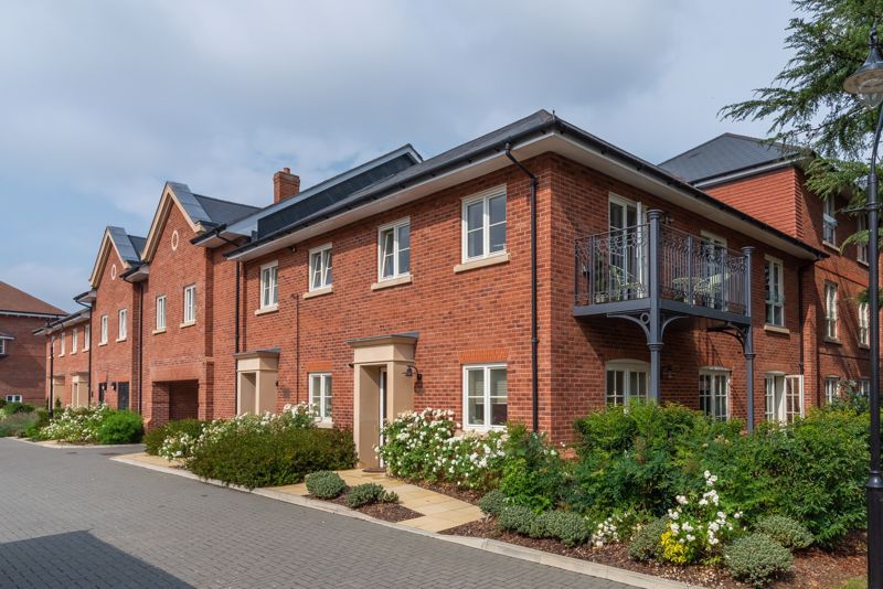 2 bed flat for sale in Windsor Court, Marlow SL7 Zoopla