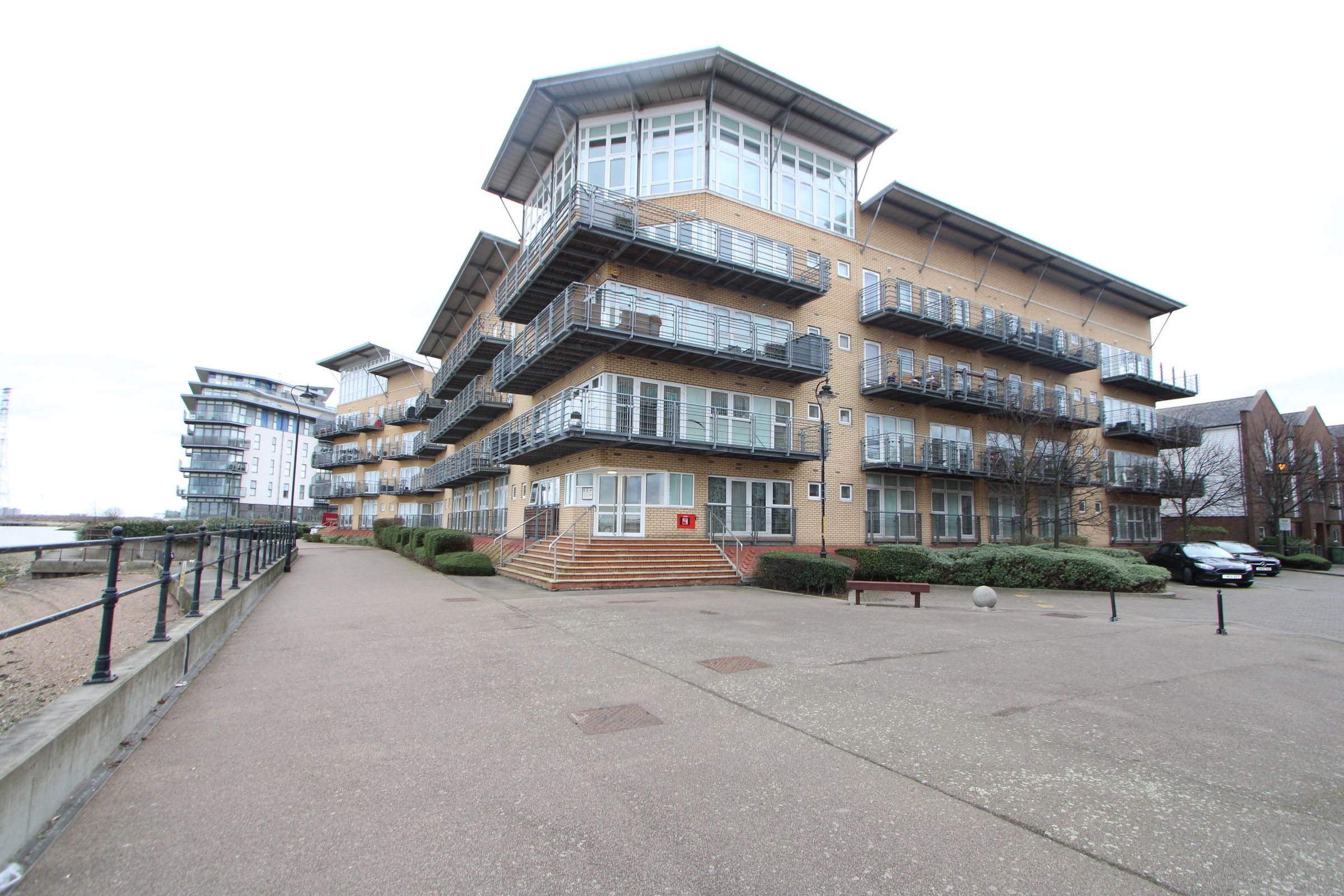2 bed flat to rent in Portland Place, Greenhithe DA9 Zoopla